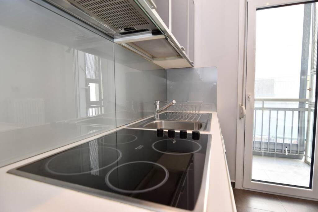 Modern Apartment In The Heart Of The City Larissa Buitenkant foto